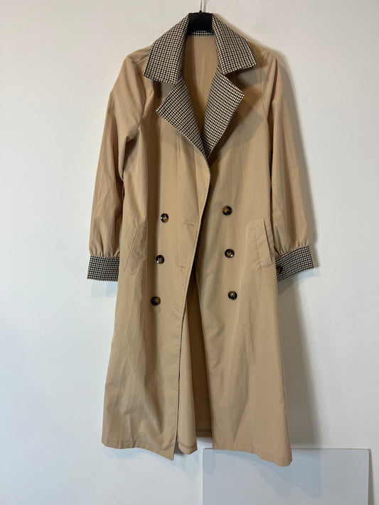 OTRAS. Gabardina ligera detalle cuadros. T S