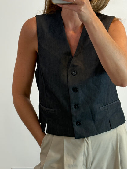 ZARA. Chaleco gris abotonado
