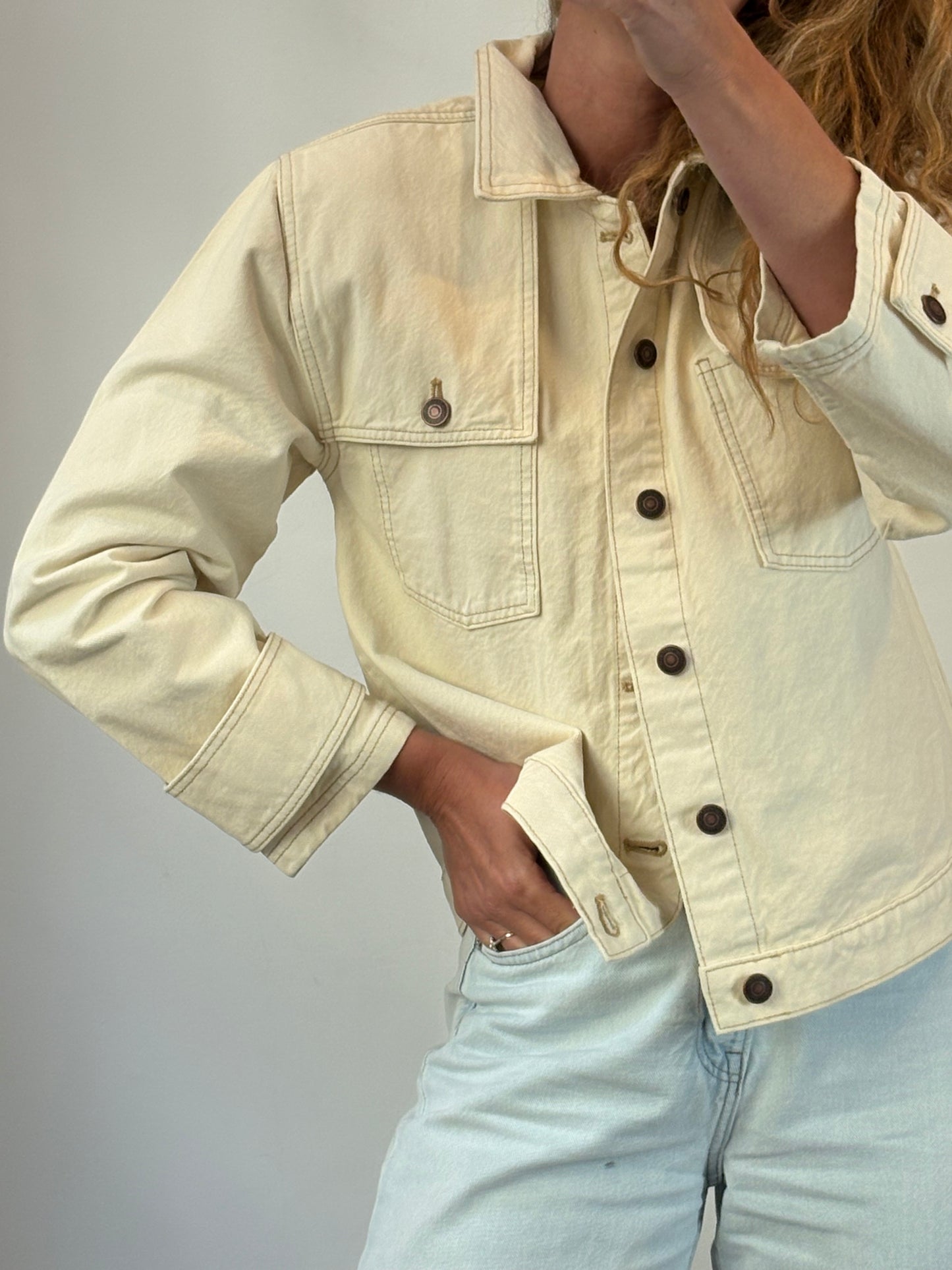 Chaqueta denim beige solapas