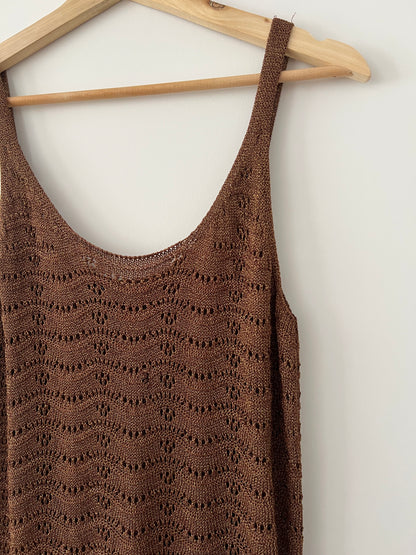 Vestido ocre troquelado