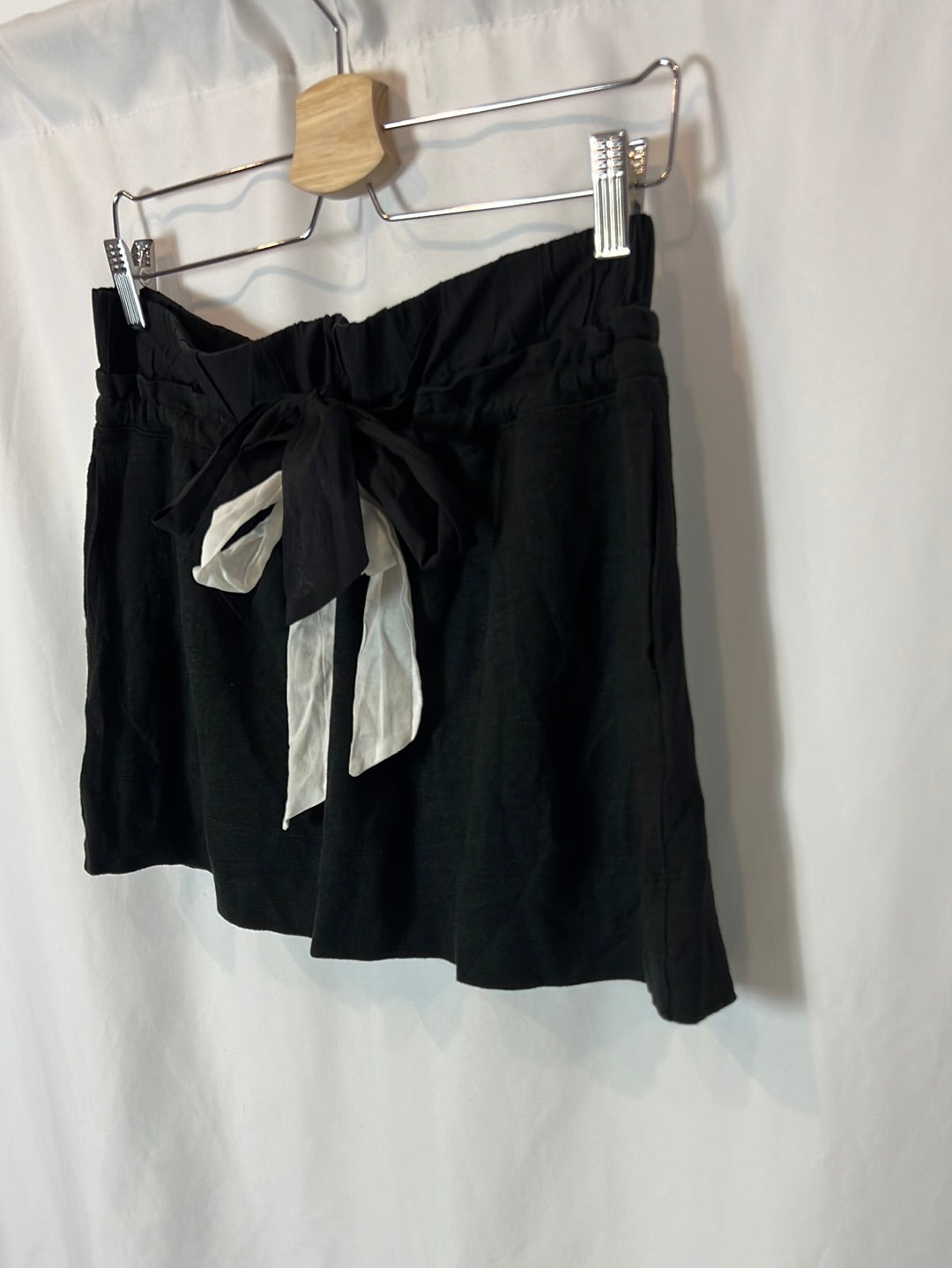 SANDRO. Short black skirt with bow detail. Size 3 (M/L)