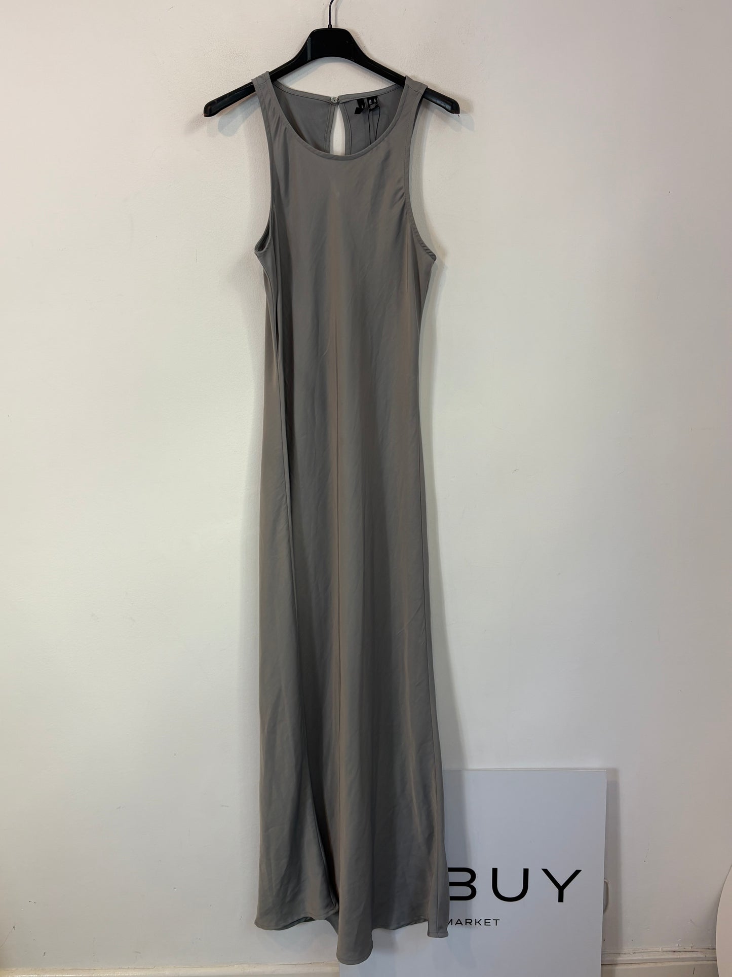 Vestido largo gris satinado