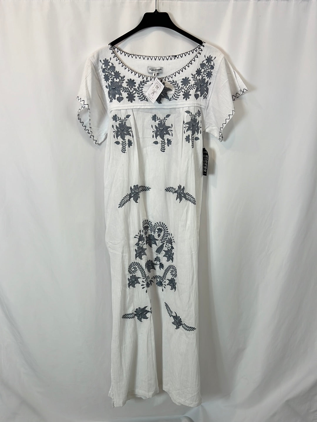 SENSISTUDIO.Vestido largo bordado blanco T.s