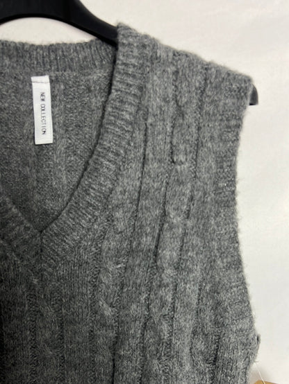 NEW COLLECTION . Jersey sin mangas gris ochos T.u (M)