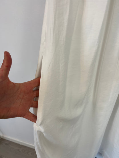 MASSIMO DUTTI. Vestido blanco fluido T.s