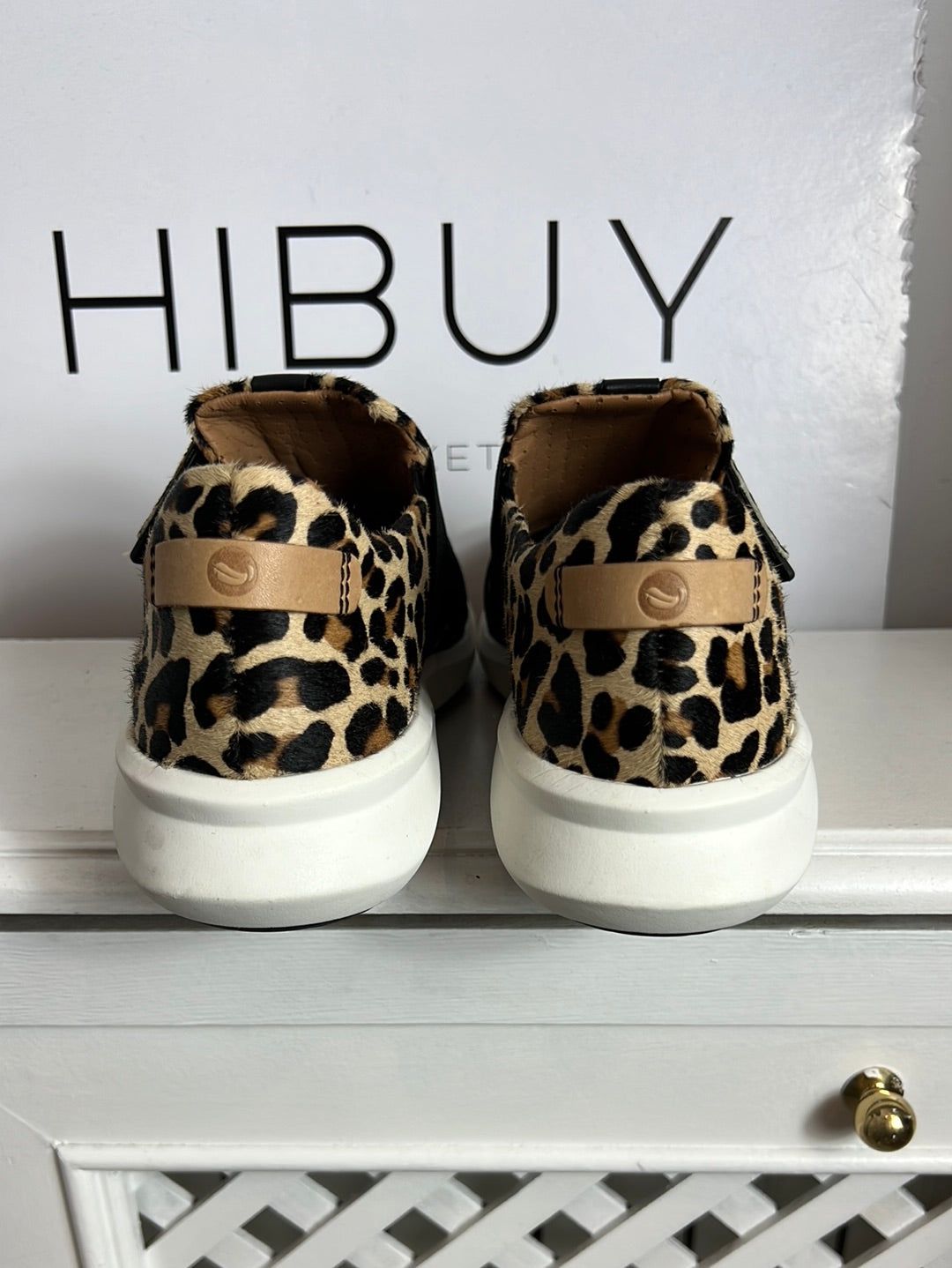 CLARKS. Zapatos textura animal print. T 40