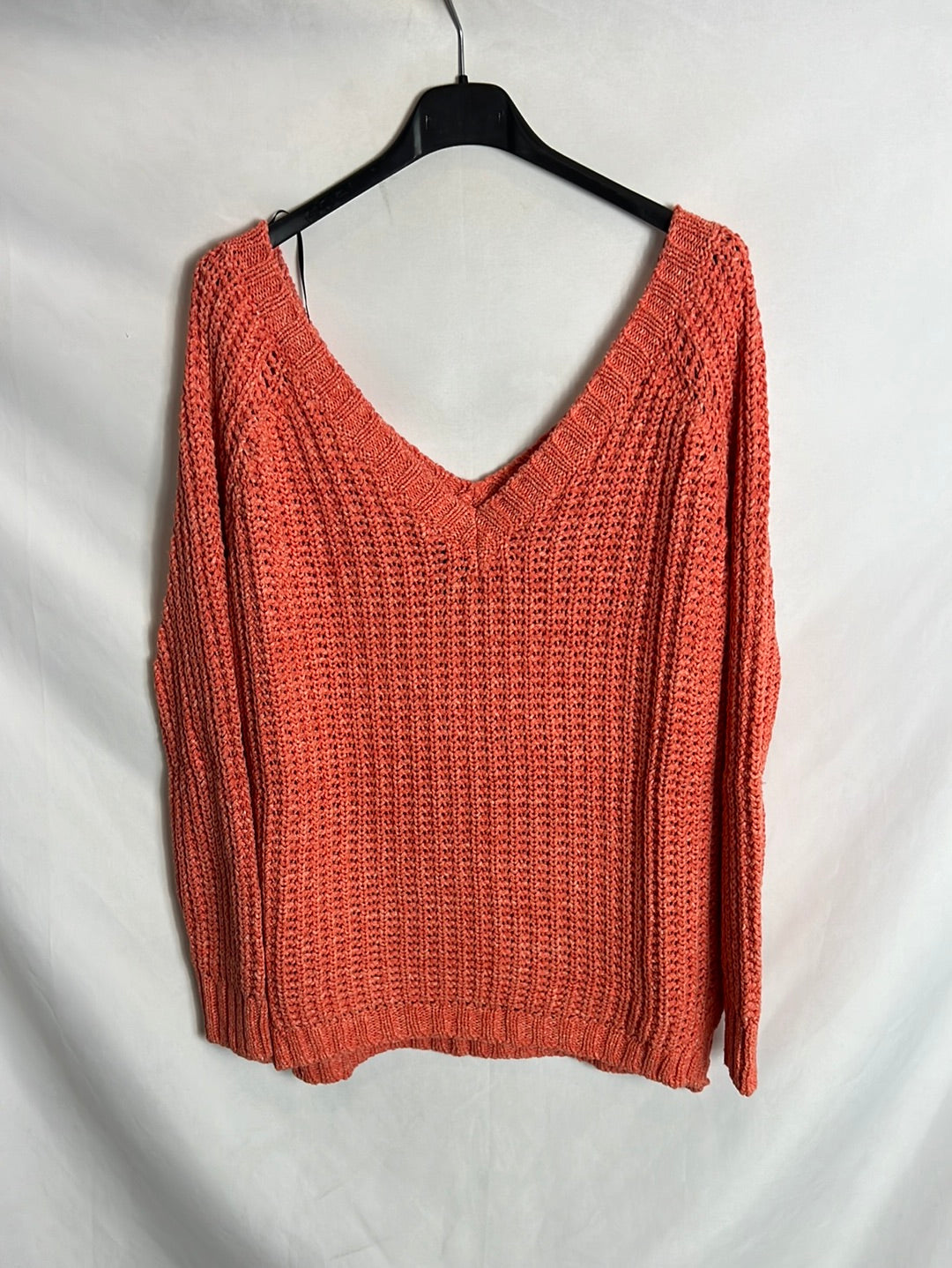 MASSIMO DUTTI. Jersey salmón jaspeado escote en pico. T S