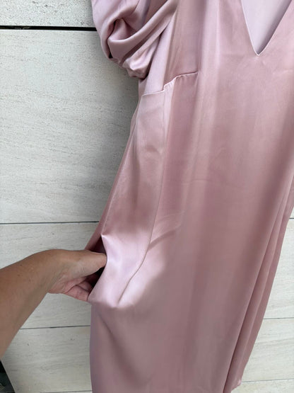 STYLAND. Vestido largo rosa satinado