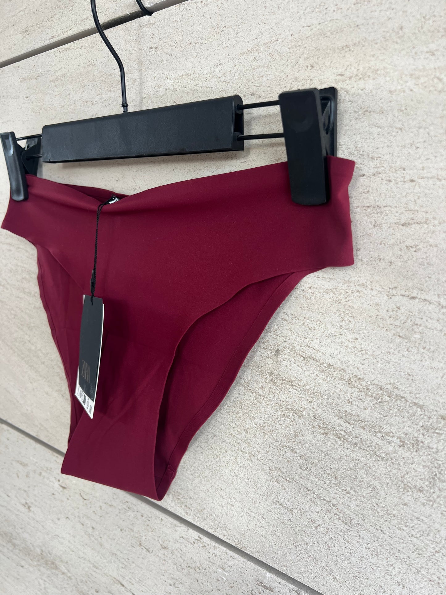 ZARA. Braguita burdeos textura. T S