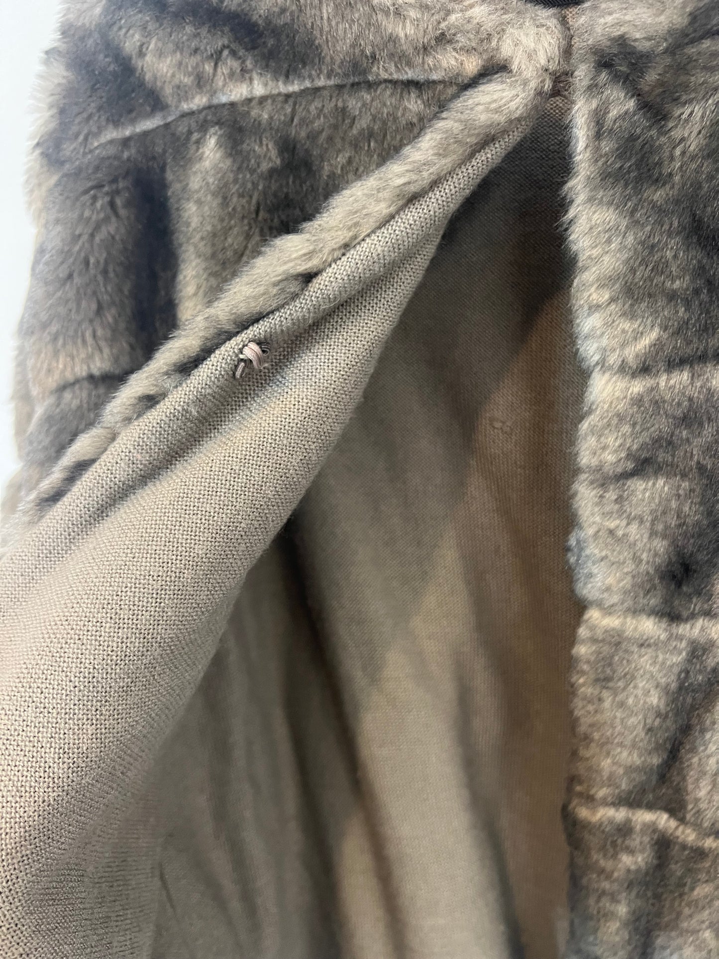 ZARA. Chaqueta pelo tonos grises. T M