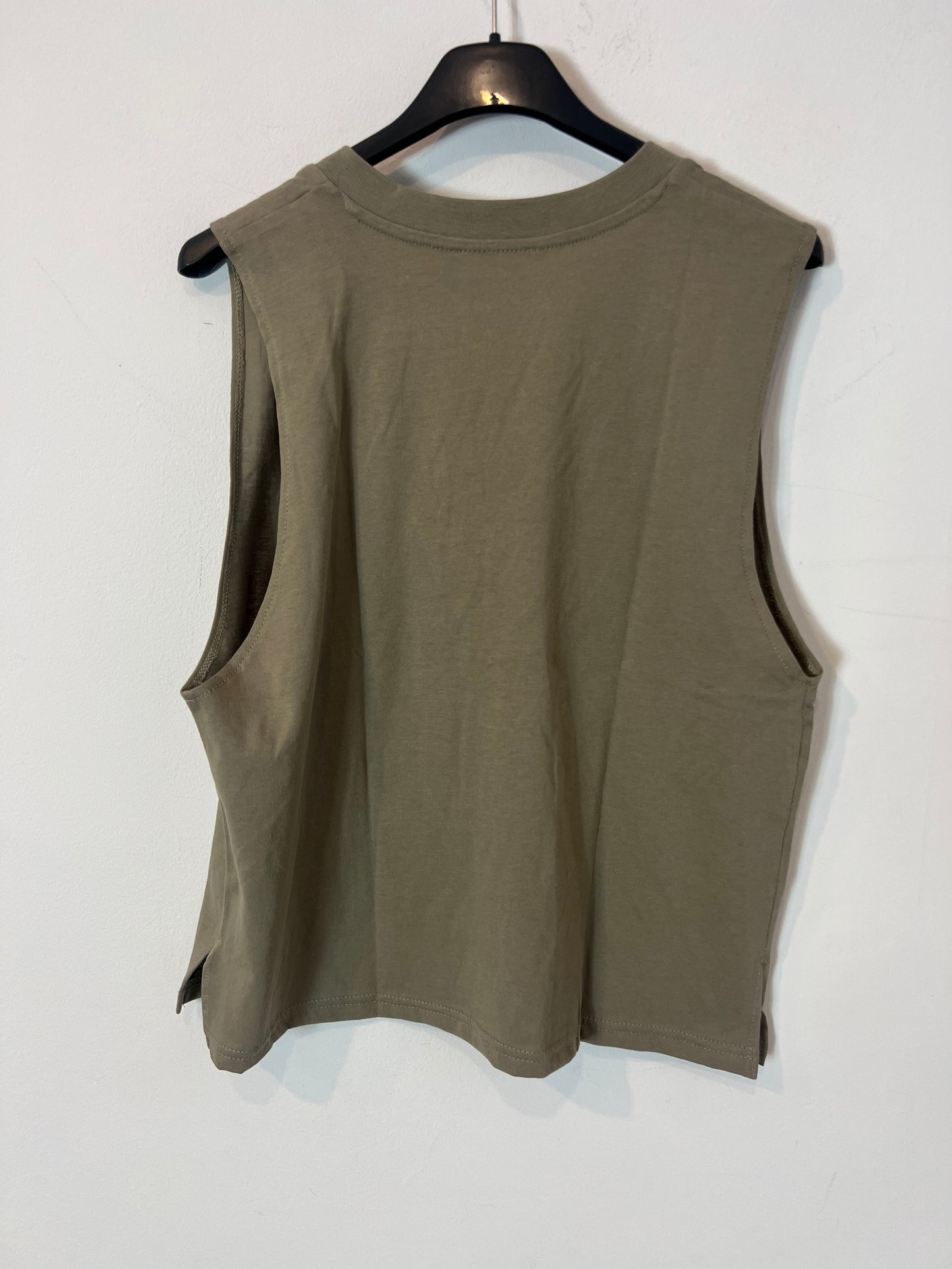 OTRAS. Camiseta verde escote pico. T S