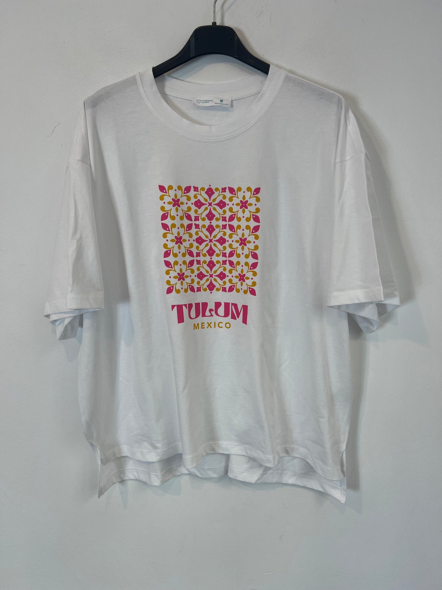 PRIMARK. Camiseta blanca dibujo. T M