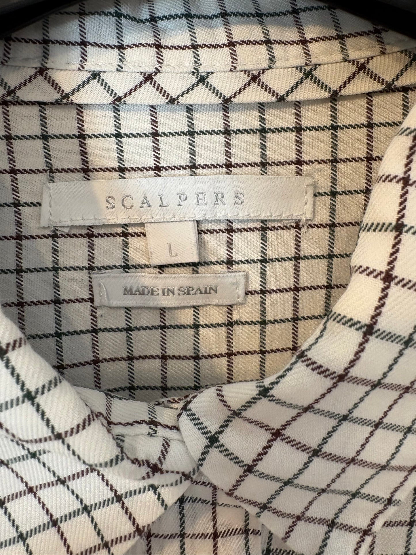 SCALPERS. Camisa cuadros volante hombros