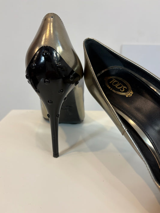 TOD'S. Tacones metalizados. T 39,5