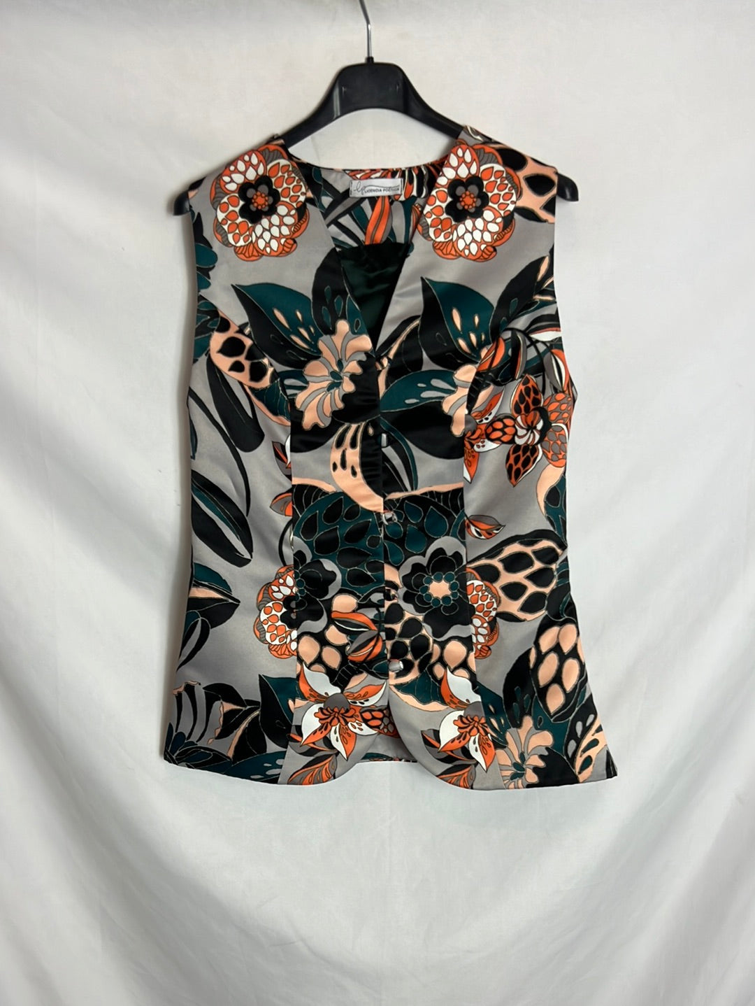 POETIC LICENSE. Gray satin-print vest. TM