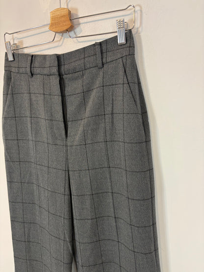MANGO. Pantalón gris cuadros