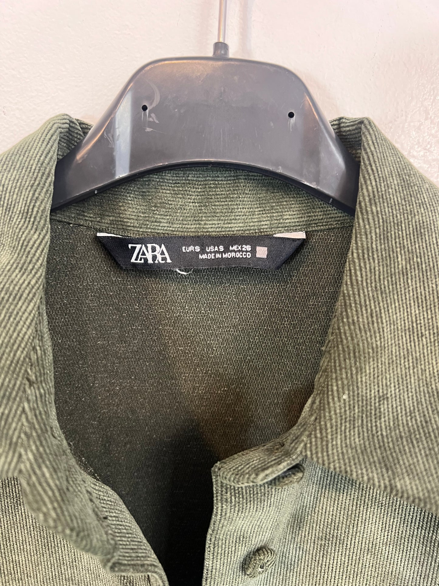 ZARA. Green shirt texture. T.S.
