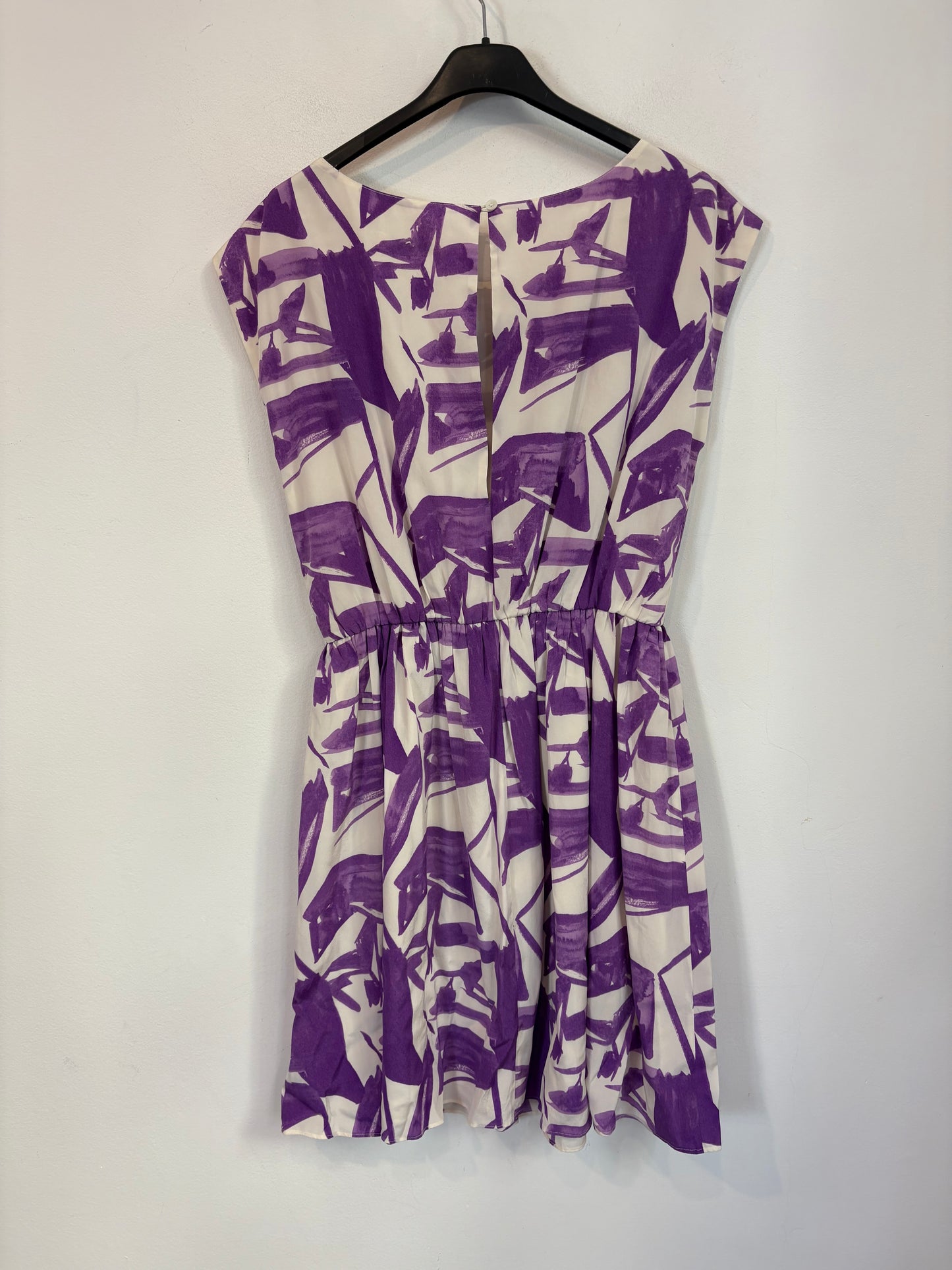 ALICE + OLIVIA . Vestido corto seda estampado