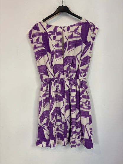 ALICE + OLIVIA . Vestido corto seda estampado