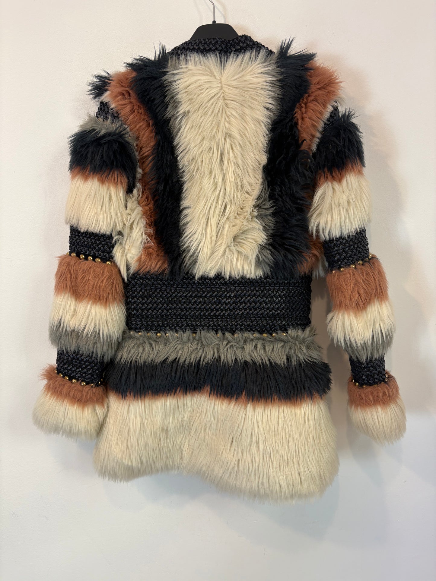 HIGHLY PRETTY. Abrigo pelo detalles T.s