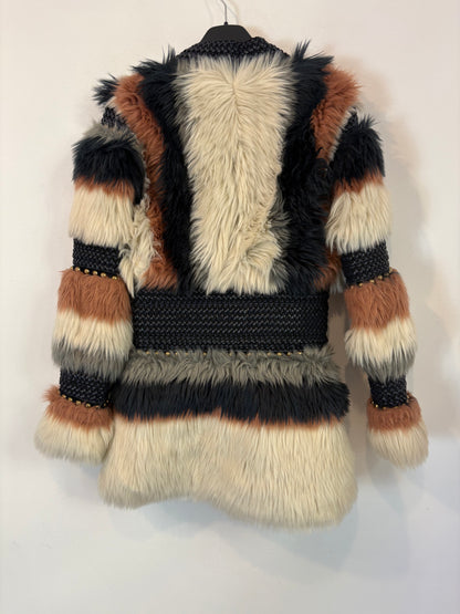 HIGHLY PRETTY. Abrigo pelo detalles T.s