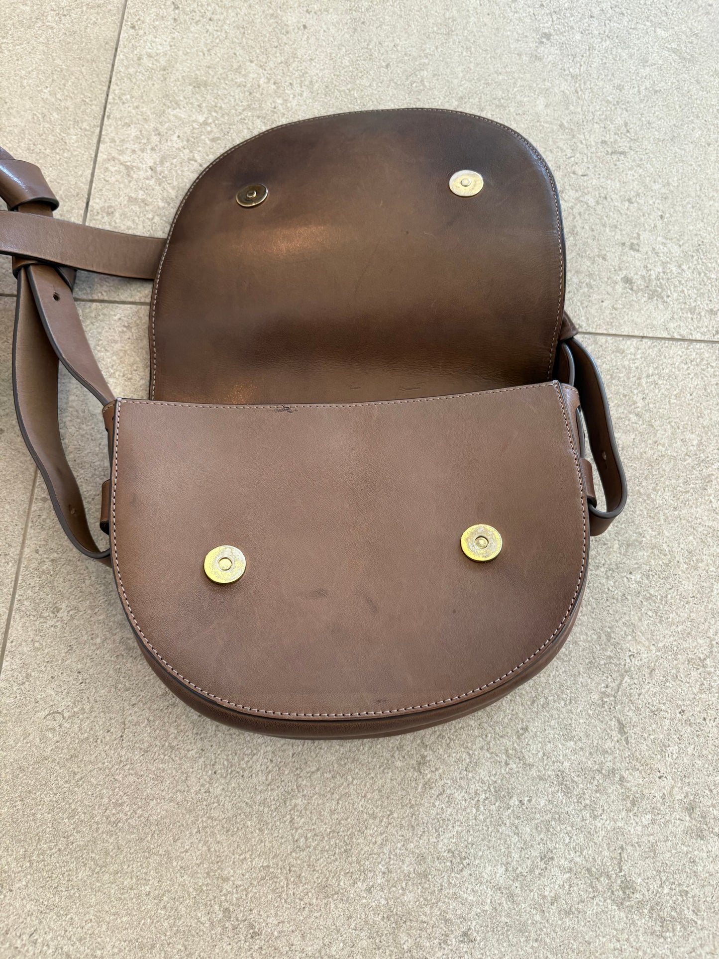MALABABA. Bolso marrón piel asa larga