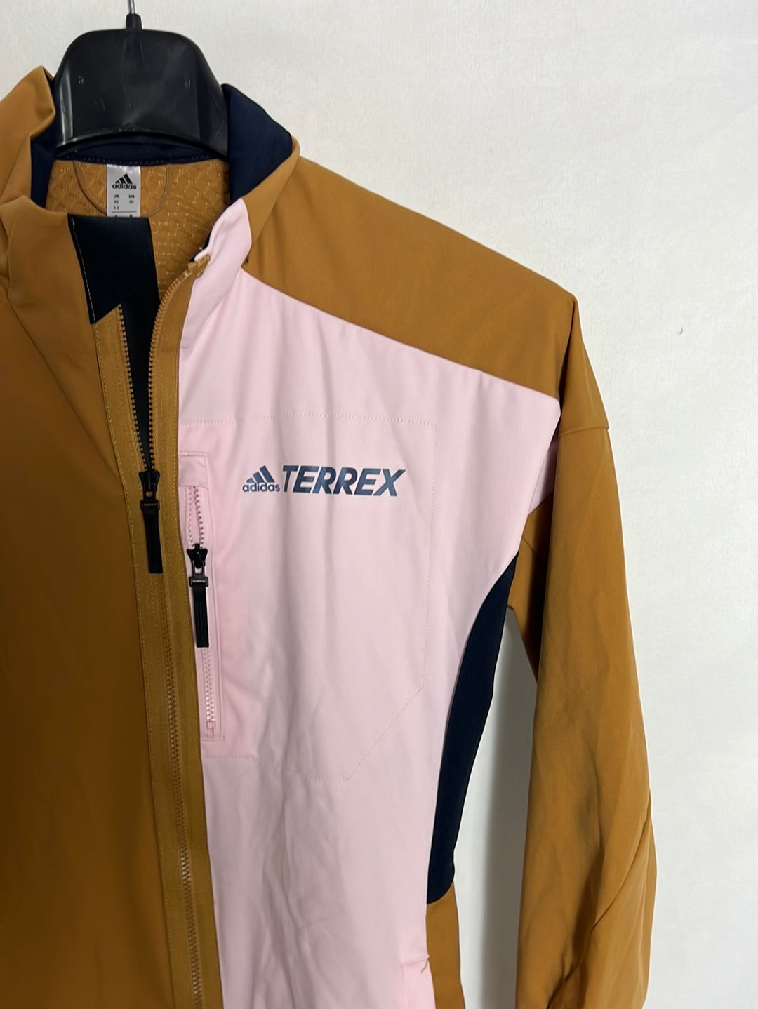 ADIDAS. Chaqueta tricolor estilo cortavientos. T XS