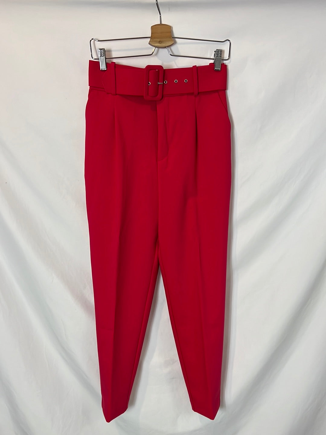ZARA. Pantalón pinza rosa fucsia. T S