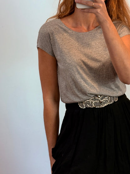 SANDRO. Vestido doble textura detalle joya