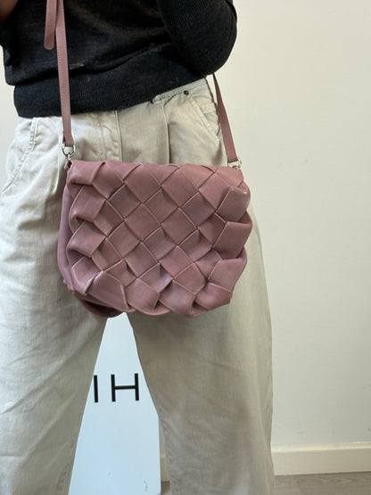 MALABABA. Bolso rosa palo trenzado