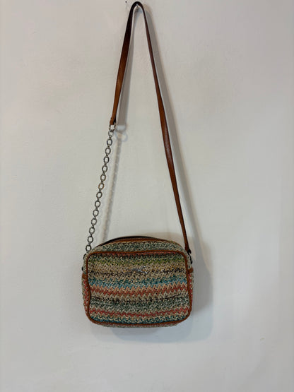 BIMBA Y LOLA. Bolso trenzado colores