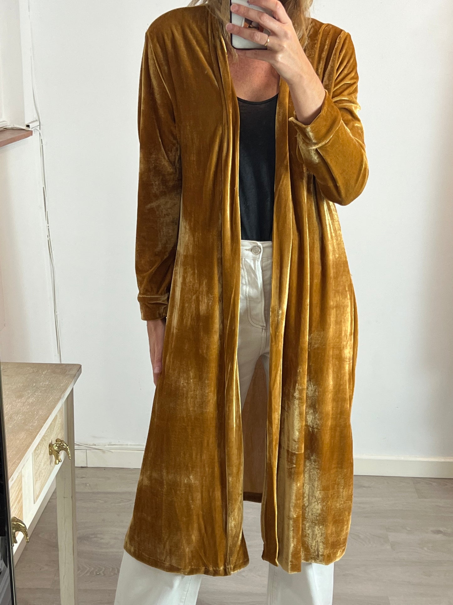 OTRAS. Kimono mostaza terciopelo. T L