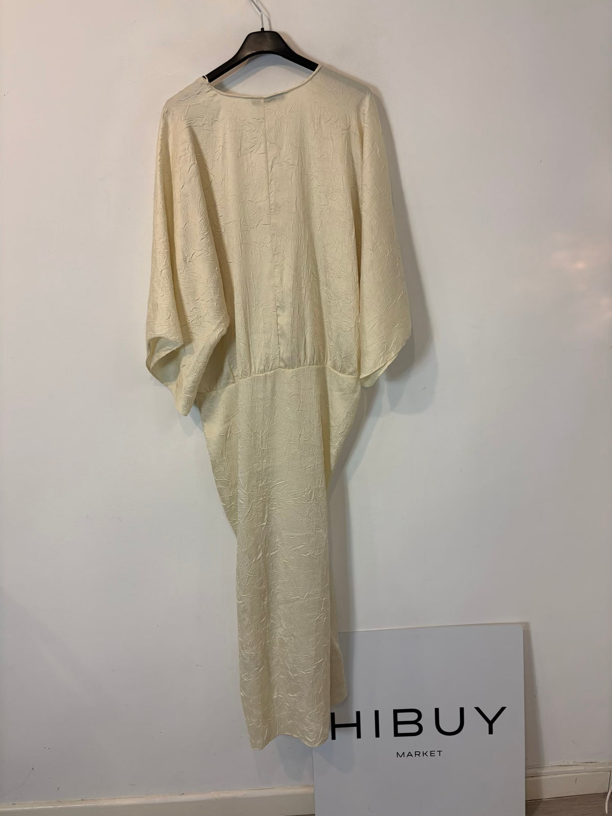 ZARA. Vestido midi textura en crudo