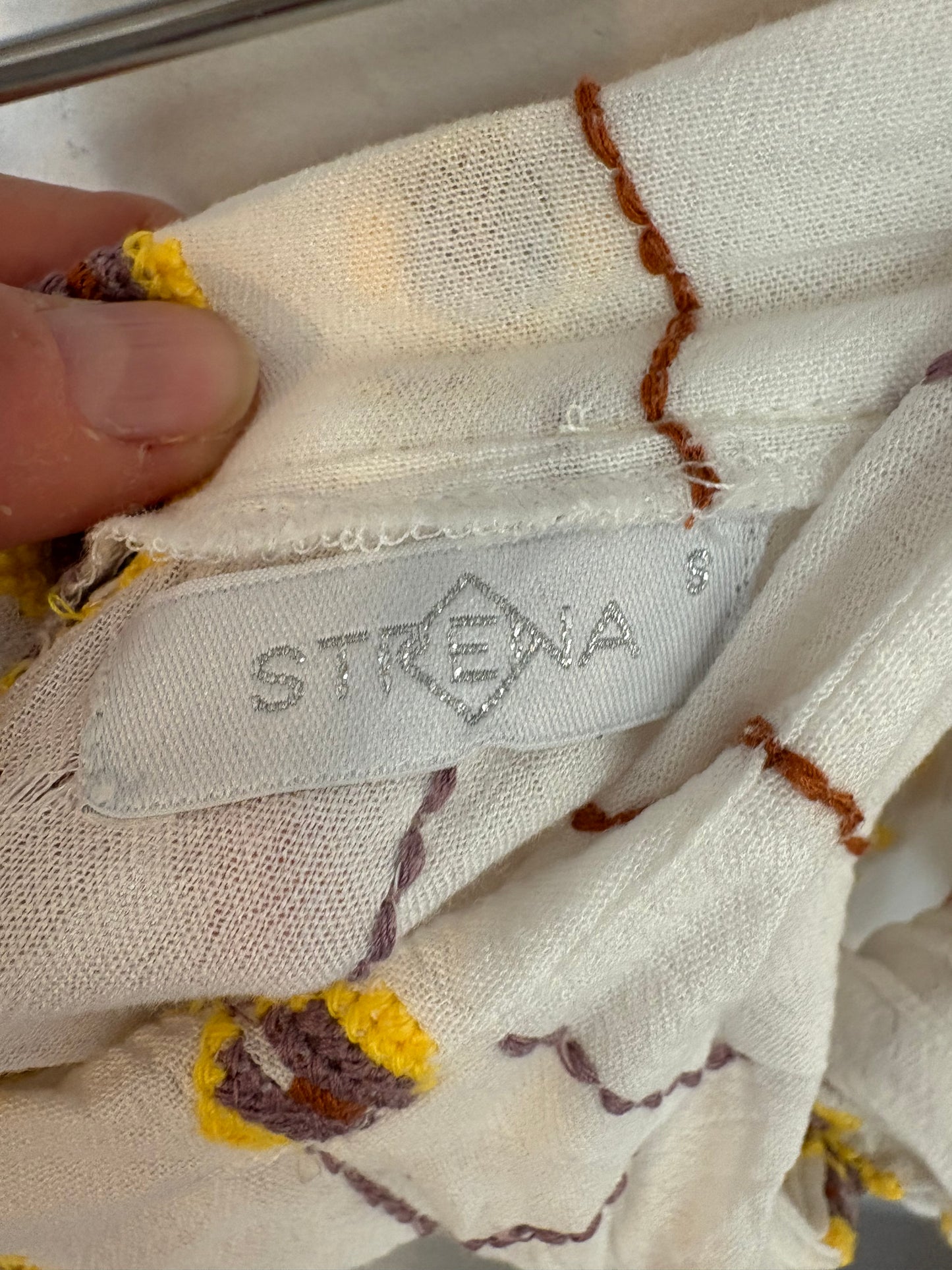STRENA. Conjunto falta y top bordados