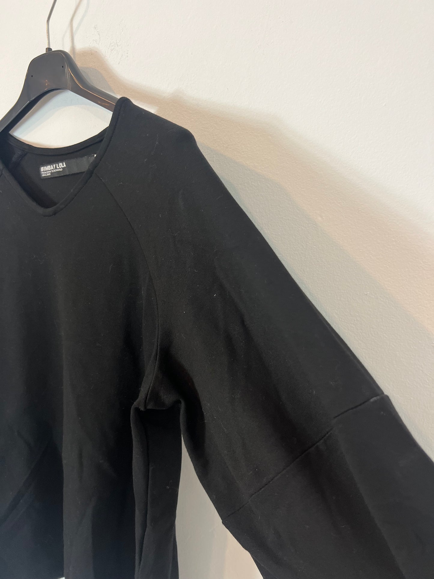 BIMBA Y LOLA. Camiseta negra amplia T.m