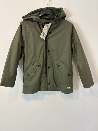 ZARA. Parka verde impermeable. T 9-10 años
