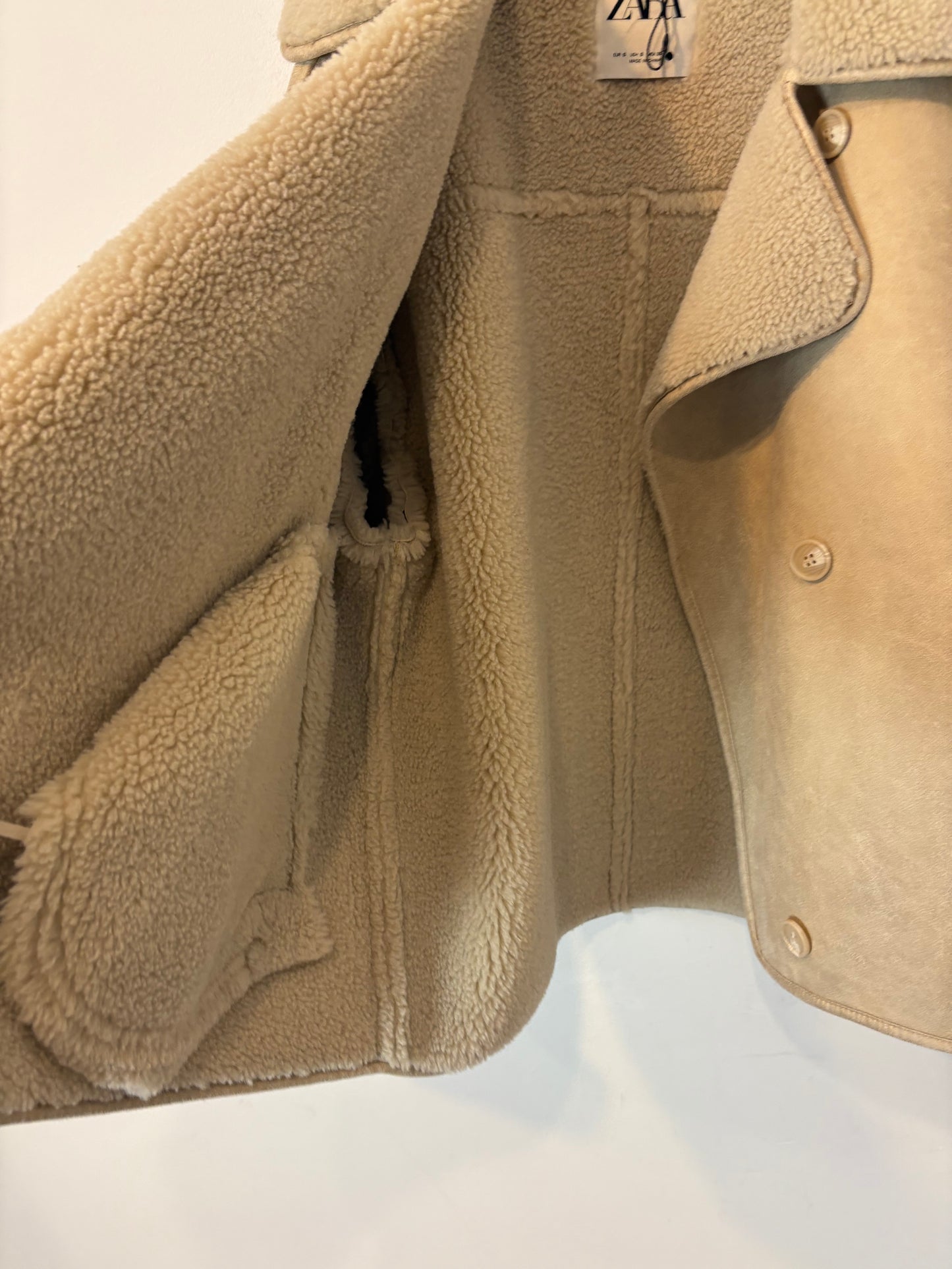 ZARA. Abrigo dobla faz beige