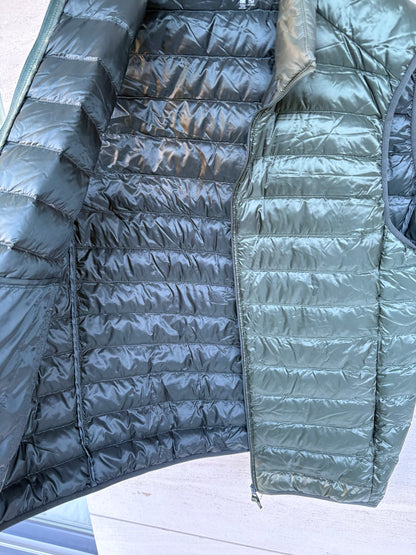 UNIQLO. Ultralight green down vest. TM