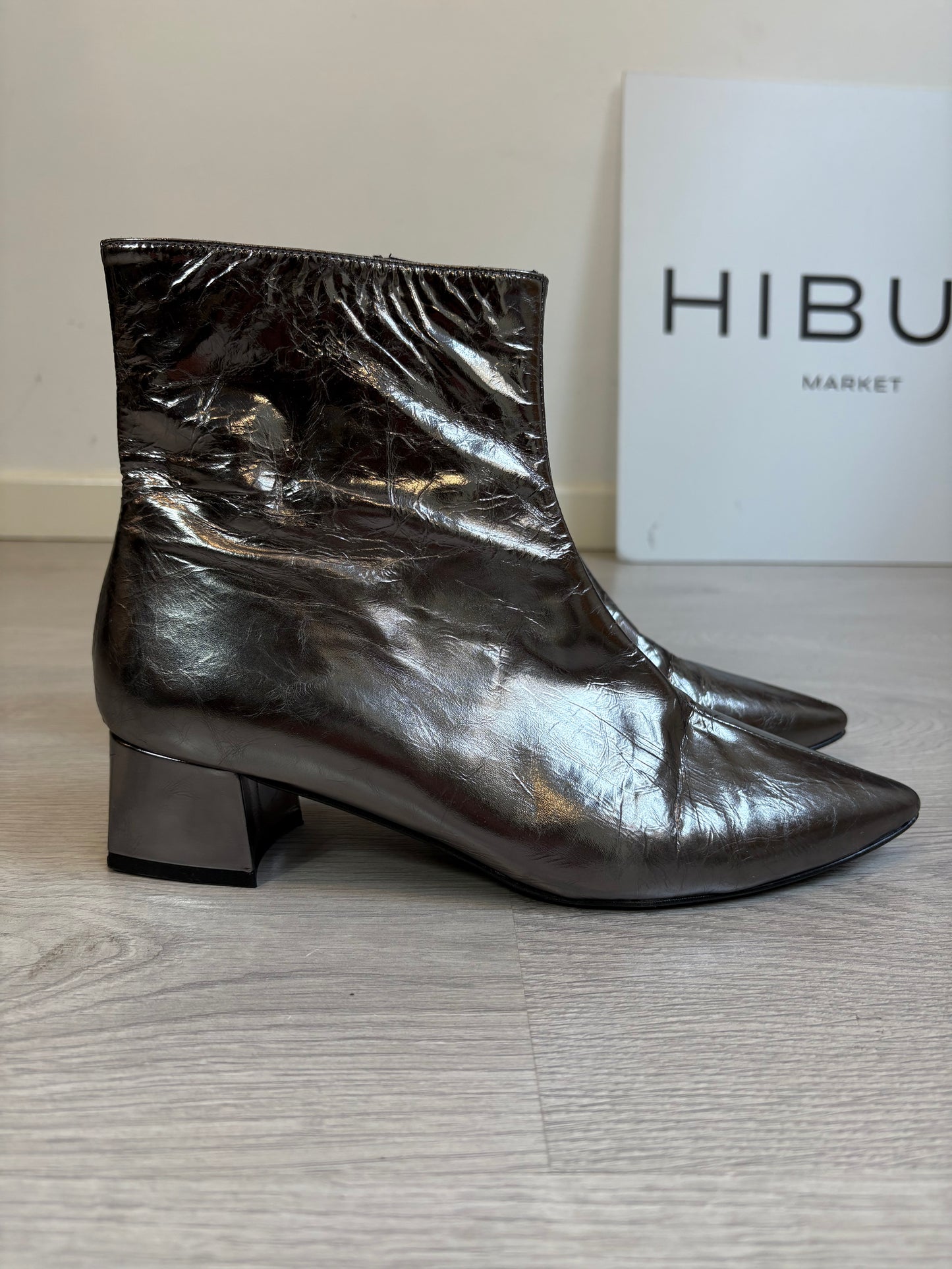 MAS 34. Botines piel plomo. T 40