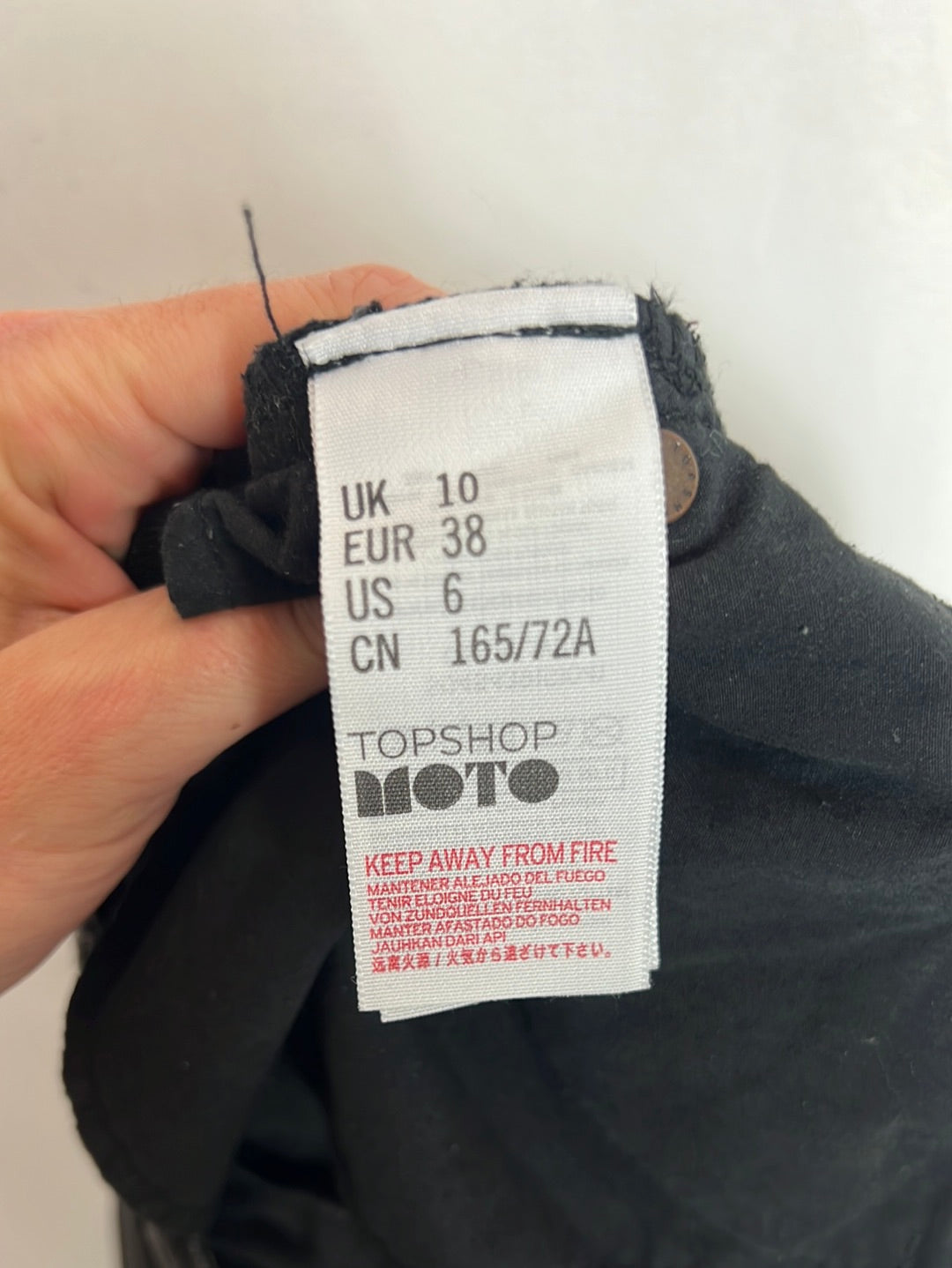 TOPSHOP. Denim corto rotos negro . T38