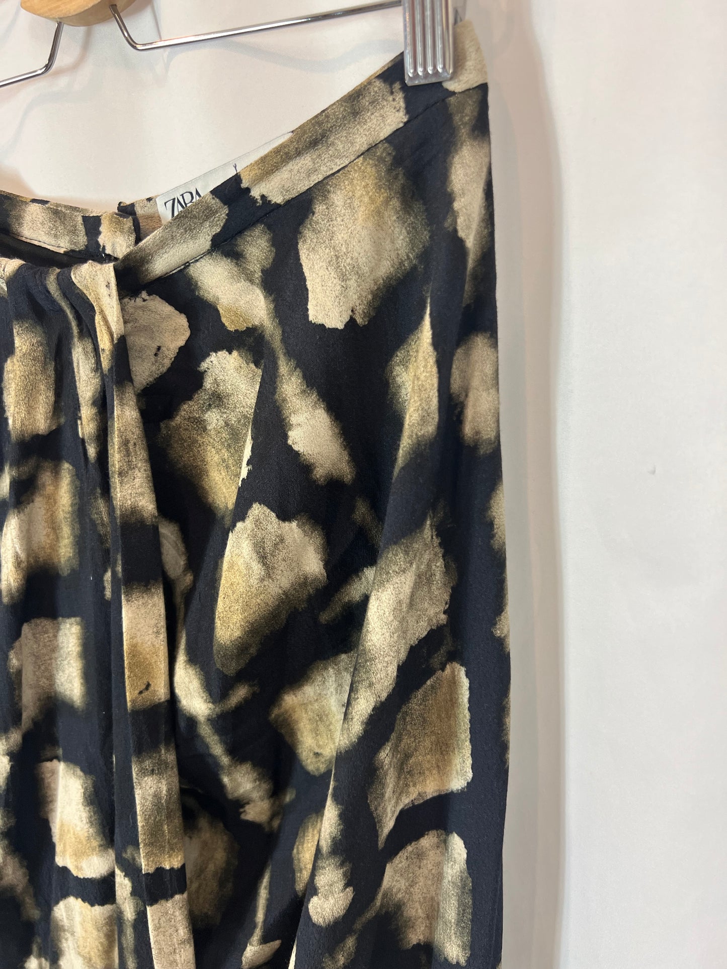 ZARA. Falda midi estampada efecto pareo. T S