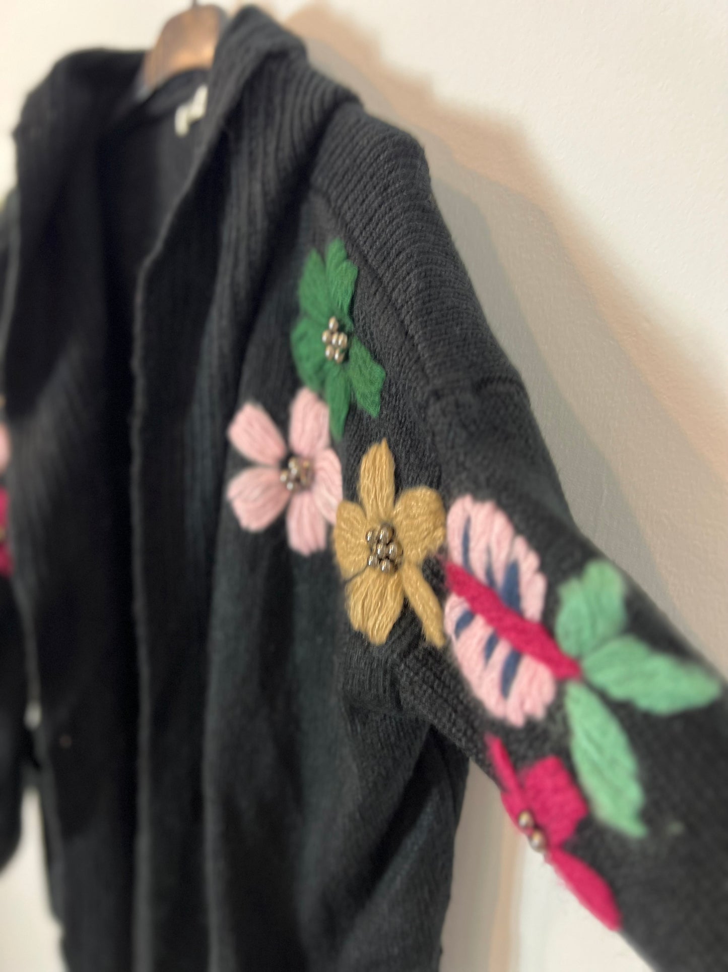 OSLEY. Black embroidered cardigan TU(M)