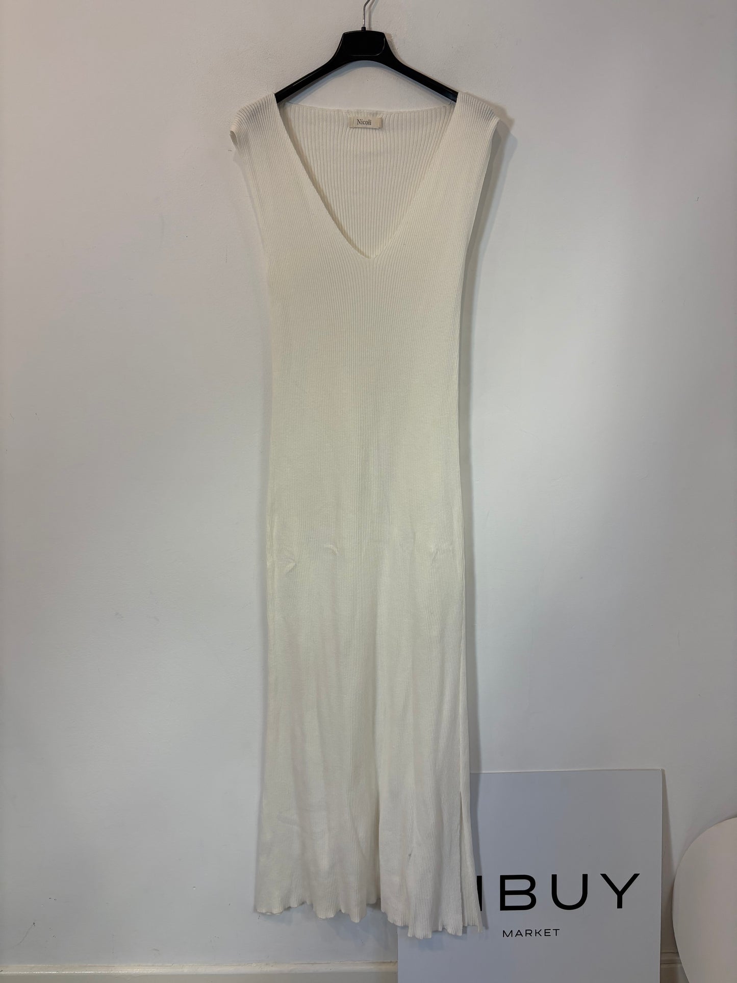 NÍCOLI. Vestido largo crudo canalé