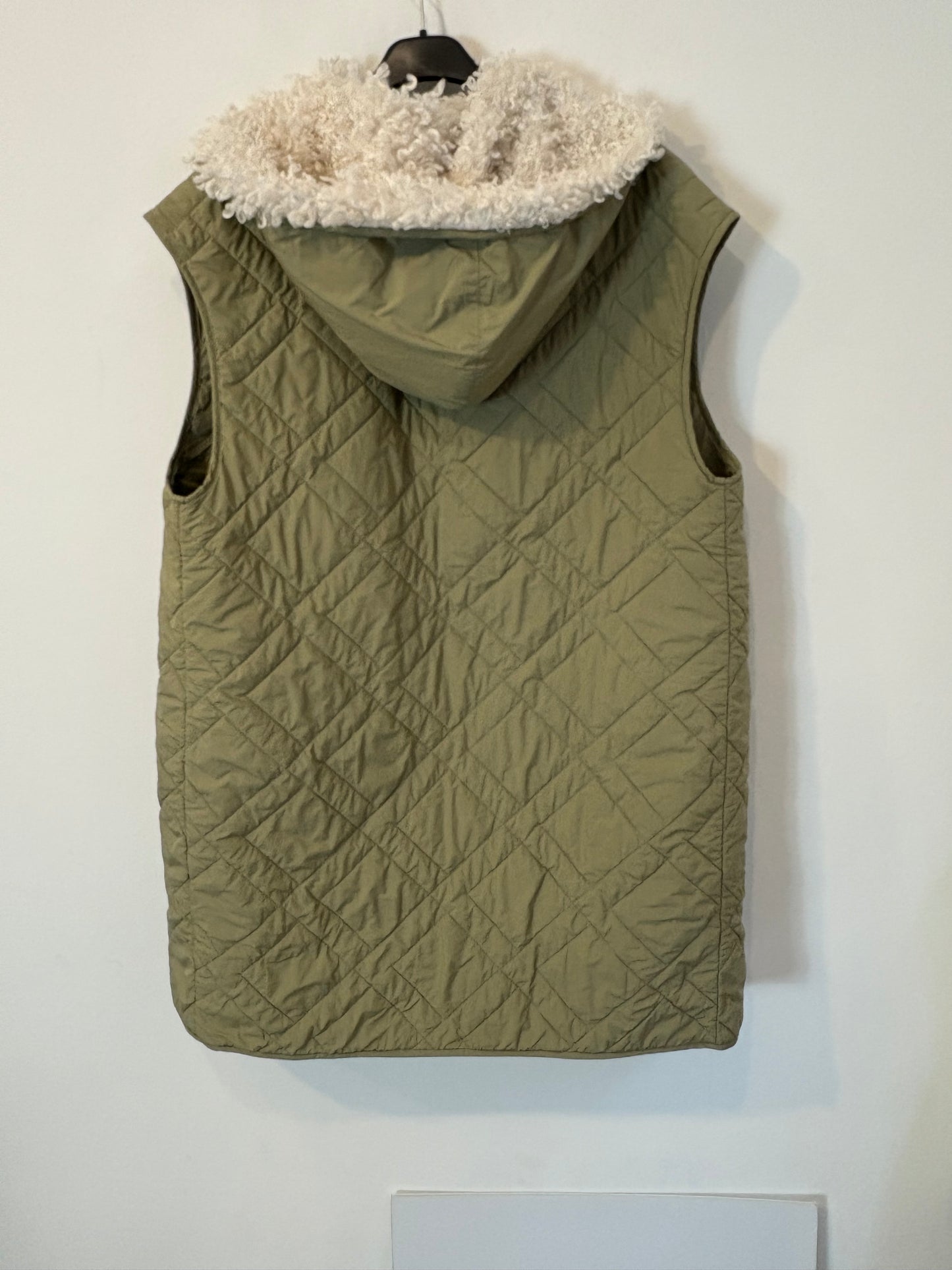 SCALPERS. Chaleco verde acolchado borrego