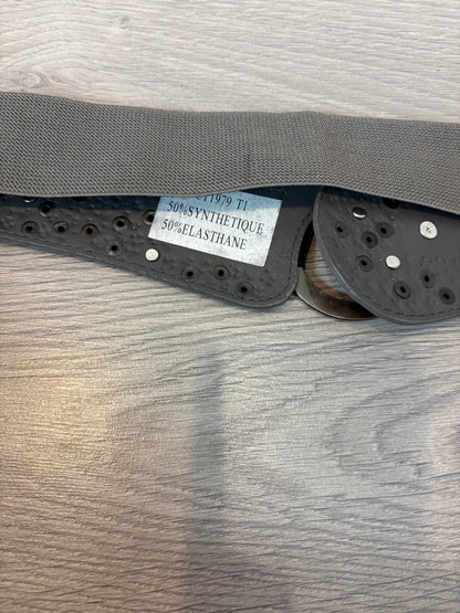 OTRAS. Cinturón semi elástico tachuelas