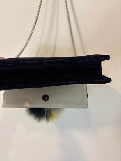 TITA MADRID.Bolso azul terciopelo pompón