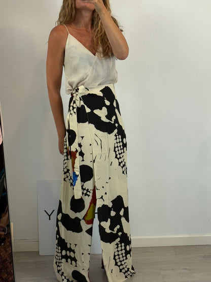 ZARA. Pantalón estampado efecto falda