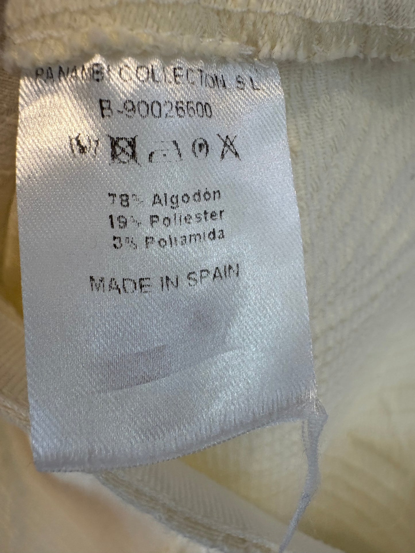 PANAMBI. pantalón textura en crudo