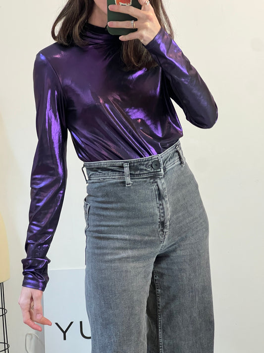 FORTE FORTE. Top morado metalizado