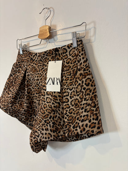 ZARA. Bermuda animal print